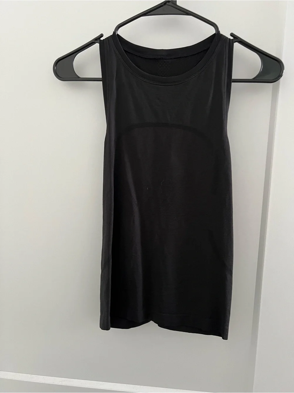 EUC lululemon swiftly tech waist length high neck tank size 8 black
